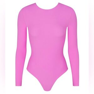 SKIMS Fits everybody - low back bodysuit NWT Size Medium. Color Orchid